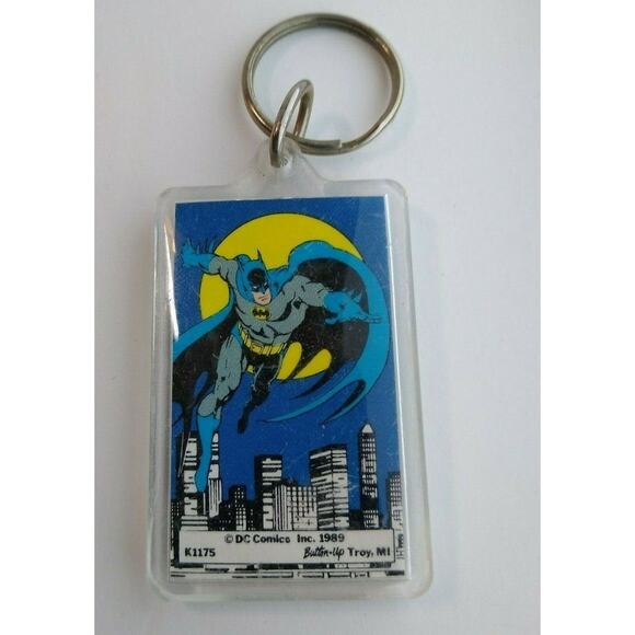 Batman Flying Moon Keychain 1989 Original Licensed Official DC Comics Button Up - Picture 4 of 4